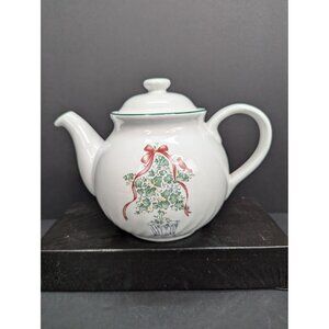 Vintage Corelle Callaway Holiday Christmas Teapot with Lid 6 Cups 48 Oz